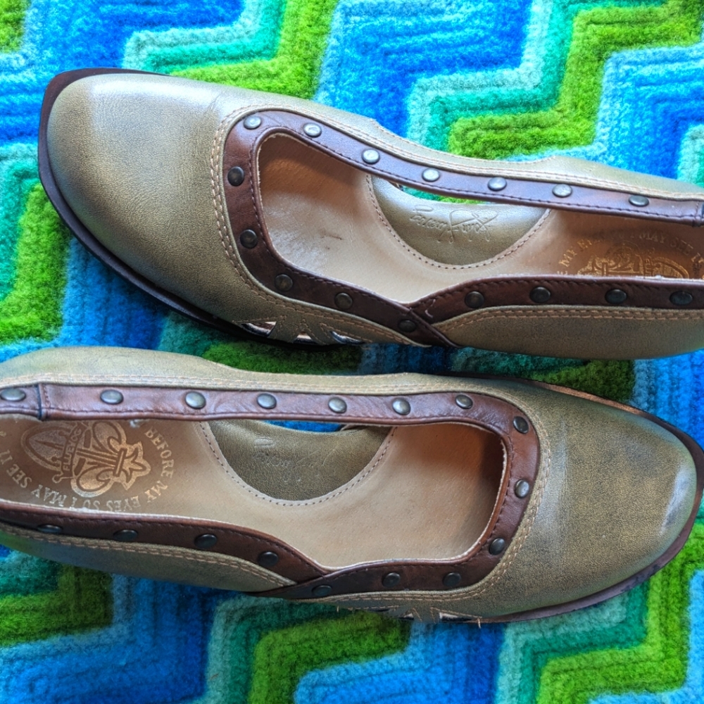 John Fluevog green leather kitten heels shoes size 7